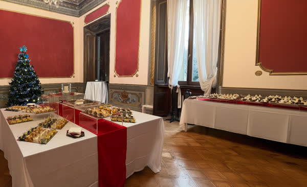 Catering eventi aziendali Roma, allestimento buffet istituzionale